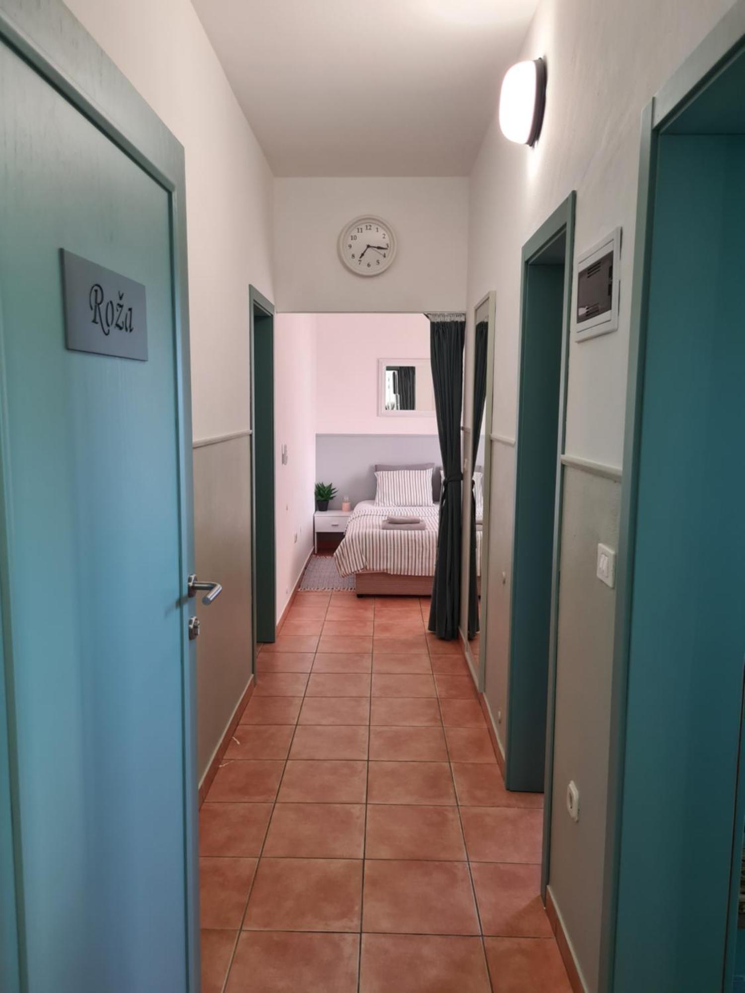 Apartment & Rooms Roza Peroj Room photo